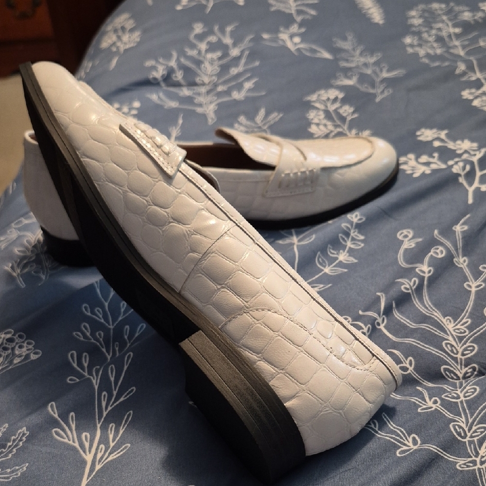 Naturalizer Ivory Croc-Embossed Penny Loafers - Picture 2 of 7
